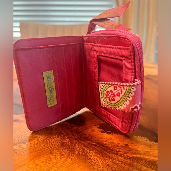 VERA BRADLEY Quilted Wallet
Brand New/ Never Used
Without Tags - Picture 5 of 7